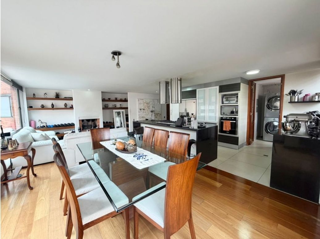 Apartamento de 3 alcobas en venta en Los Rosales, Bogotá, 142 m² · foto 4 de 17