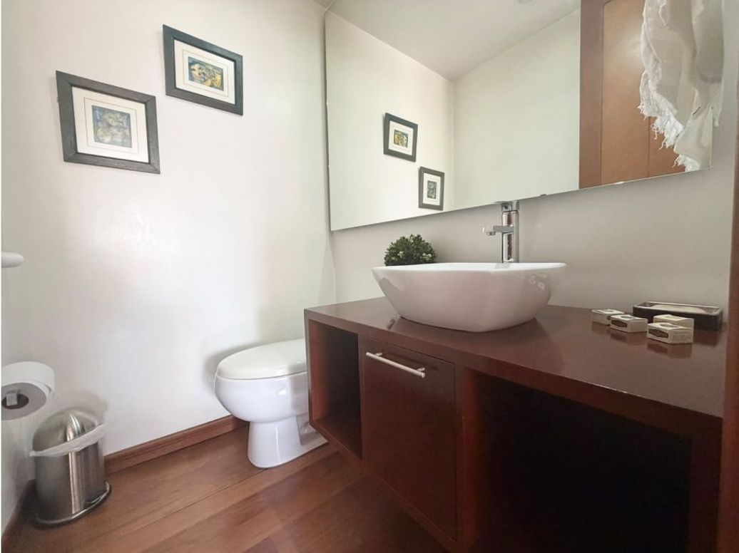 Apartamento de 3 alcobas en venta en Los Rosales, Bogotá, 142 m² · foto 11 de 17