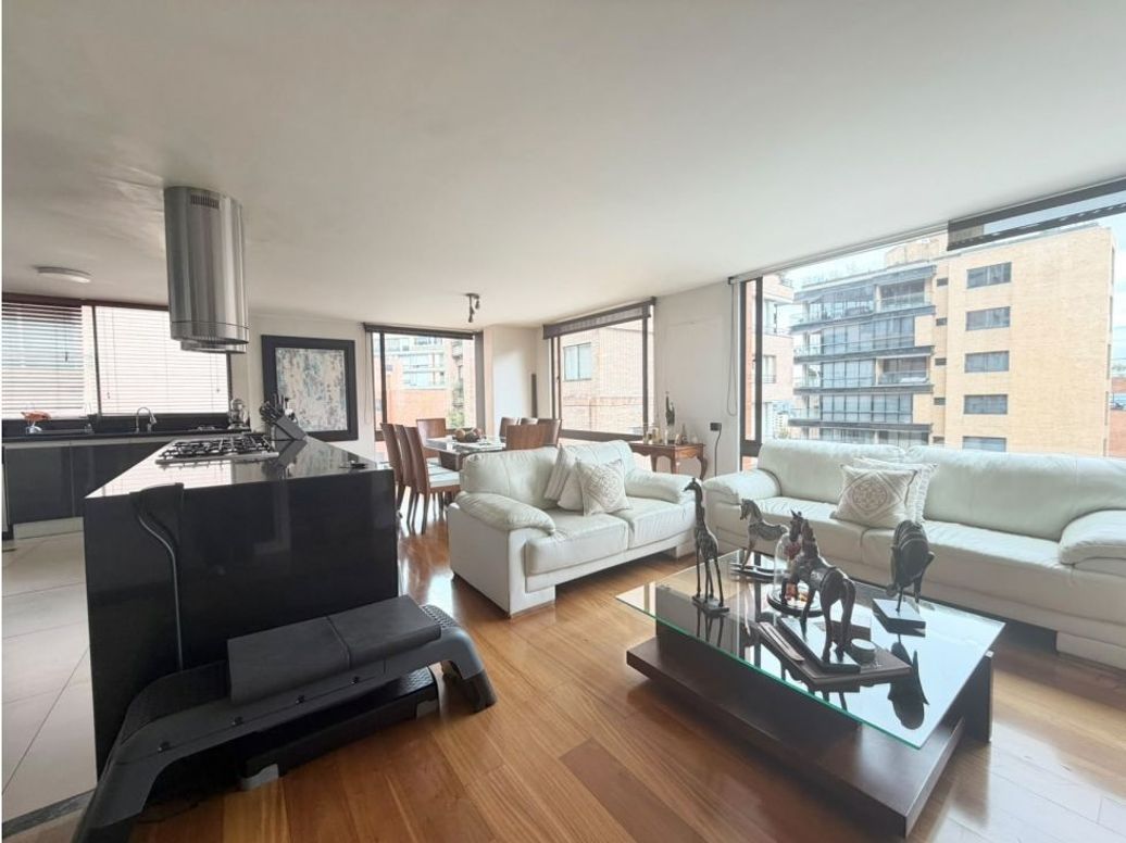 Apartamento de 3 alcobas en venta en Los Rosales, Bogotá, 142 m² · foto 2 de 17