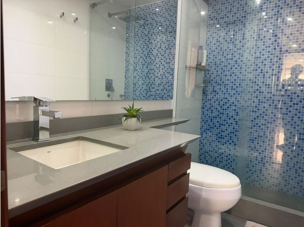 Apartamento de 3 alcobas en venta en Los Rosales, Bogotá, 142 m² · foto 13 de 17