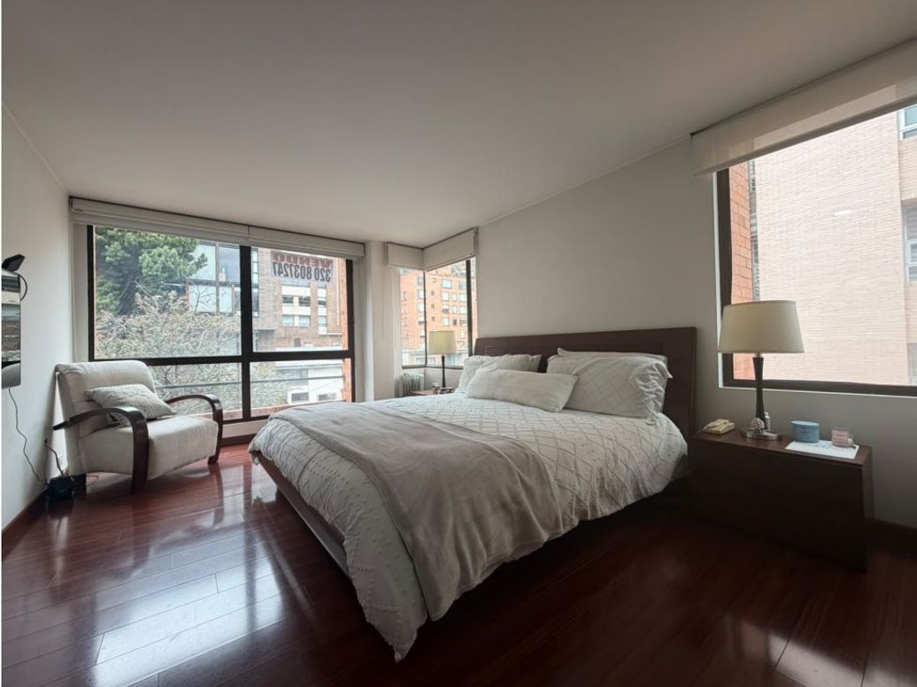 Apartamento de 3 alcobas en venta en Los Rosales, Bogotá, 142 m² · foto 7 de 17
