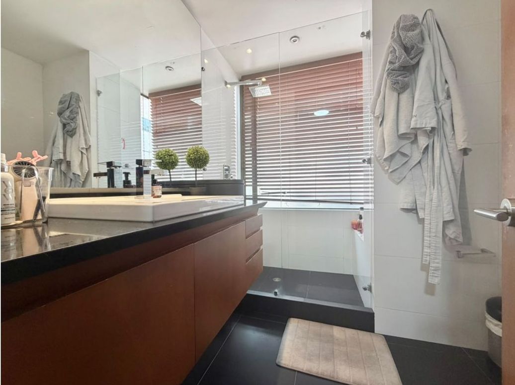Apartamento de 3 alcobas en venta en Los Rosales, Bogotá, 142 m² · foto 16 de 17