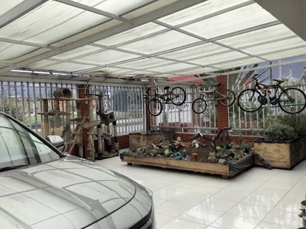 Casa de 3 alcobas en venta en Urbanización San Martín, Bogotá, 184 m² · foto 2 de 20
