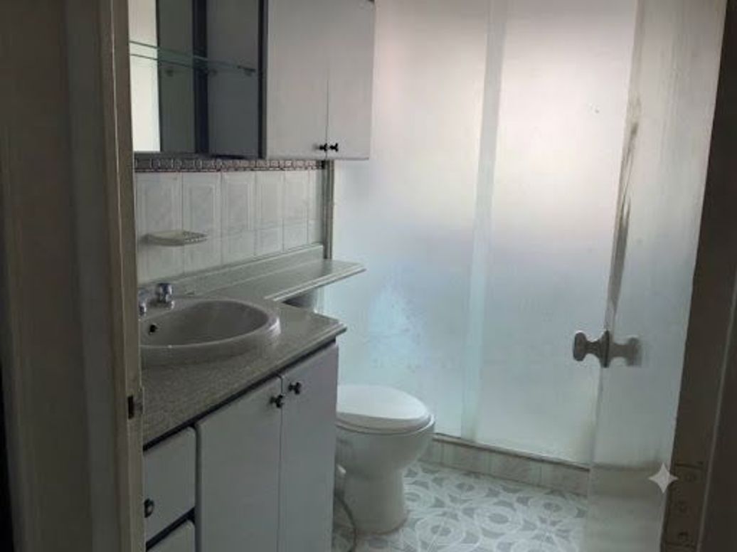Casa de 3 alcobas en venta en Urbanización San Martín, Bogotá, 184 m² · foto 12 de 20
