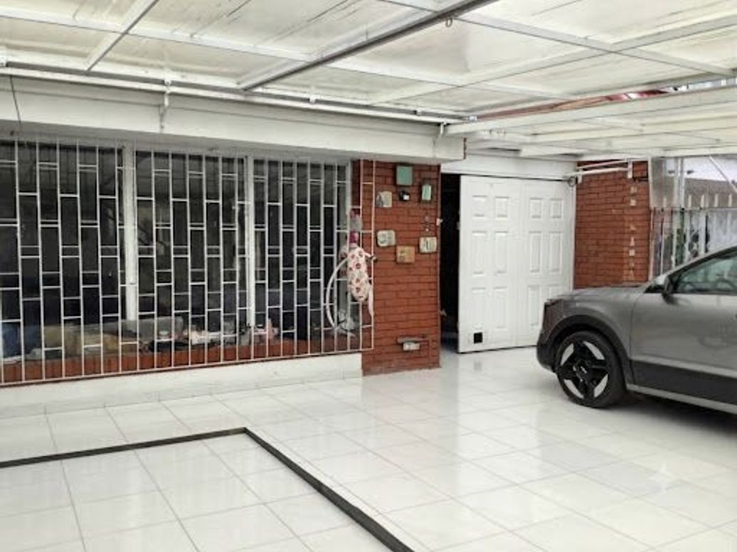 Casa de 3 alcobas en venta en Urbanización San Martín, Bogotá, 184 m² · foto 3 de 20