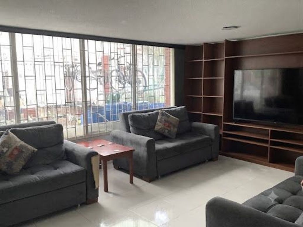 Casa de 3 alcobas en venta en Urbanización San Martín, Bogotá, 184 m² · foto 9 de 20