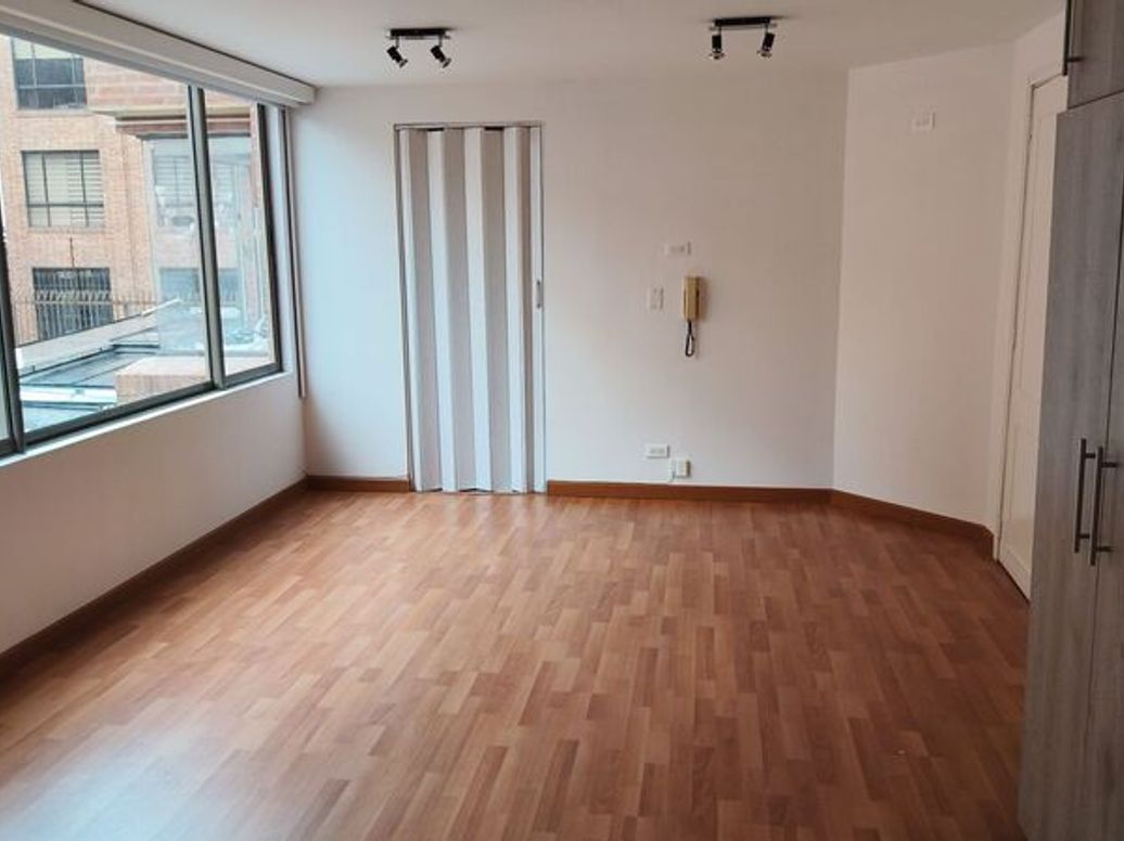 Apartaestudio en venta en Santa Barbara Central, Bogotá, 31 m² · foto 2 de 8