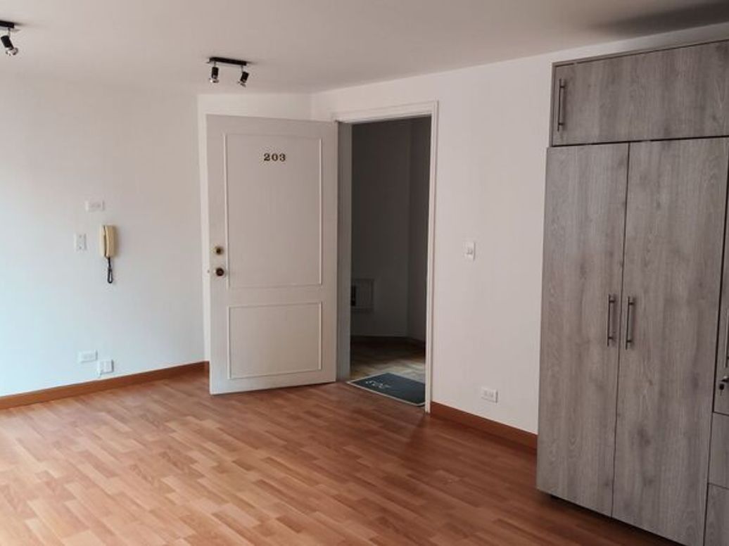 Apartaestudio en venta en Santa Barbara Central, Bogotá, 31 m² · foto 3 de 8