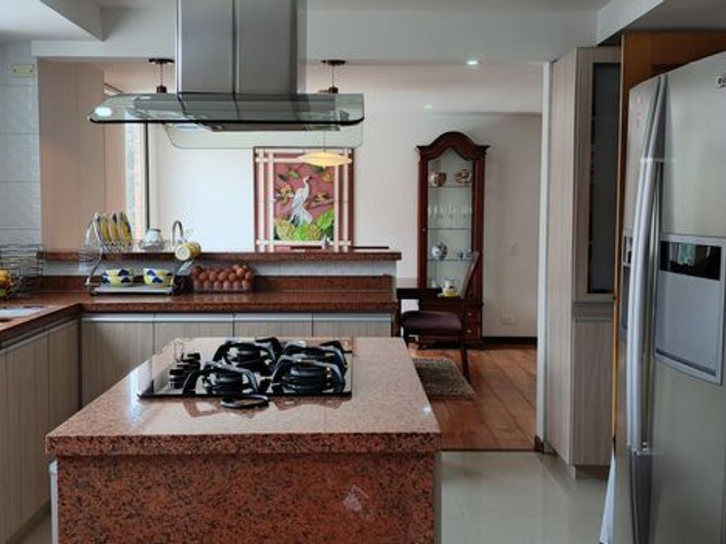 Apartamento de 4 alcobas en venta en San Patricio, Bogotá, 185 m² · foto 3 de 16