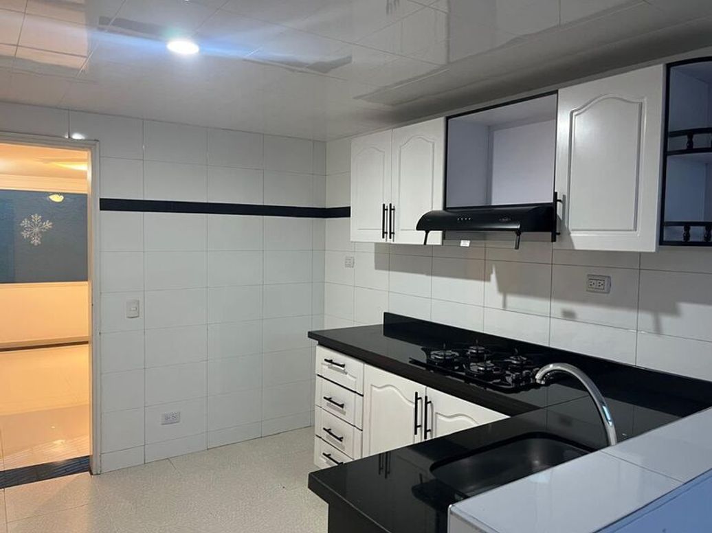 Casa de 4 alcobas en venta en Niza Norte, Bogotá, 219 m² · foto 4 de 20