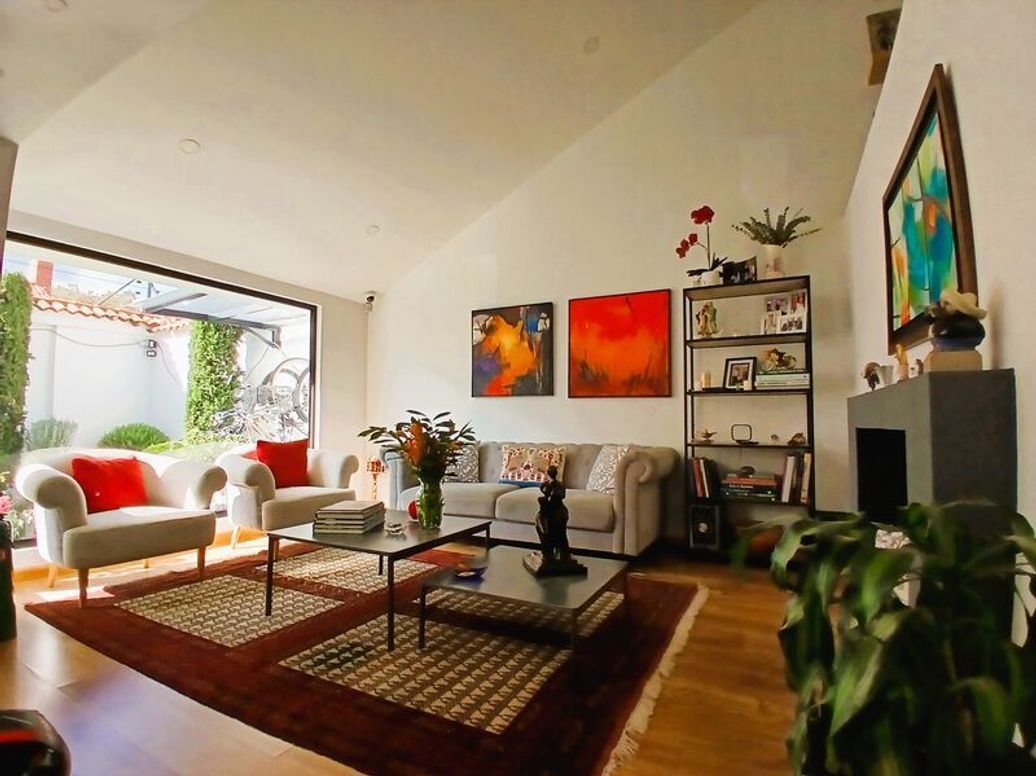 Casa de 4 alcobas en venta en Santa Ana Occidental, Bogotá, 350 m² · foto 2 de 20
