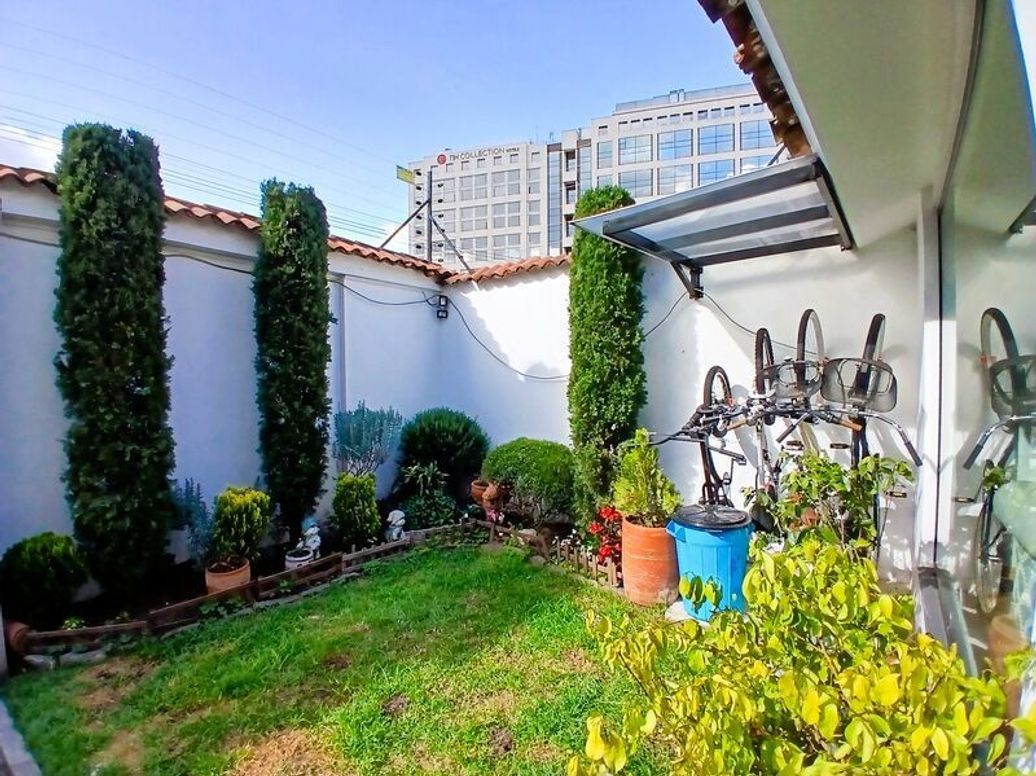 Casa de 4 alcobas en venta en Santa Ana Occidental, Bogotá, 350 m² · foto 4 de 20