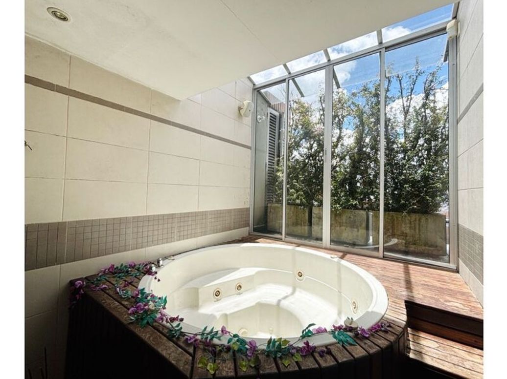 Apartamento de 5 alcobas en venta en Los Rosales, Bogotá, 463 m² · foto 17 de 20