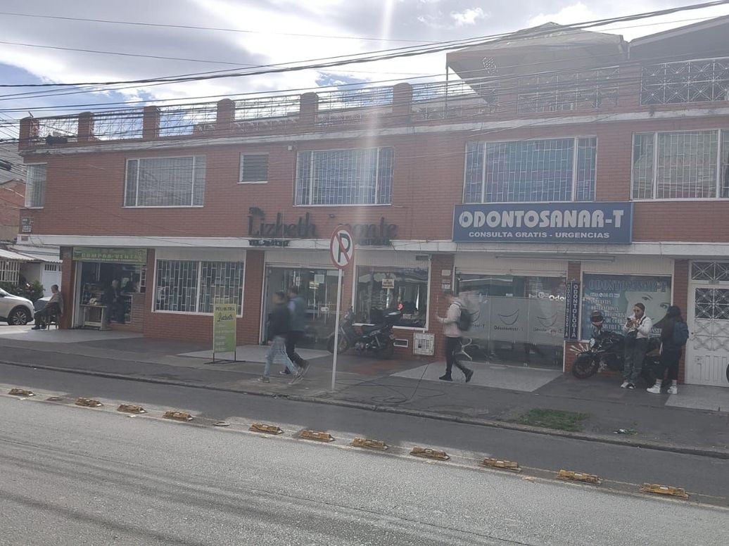Casa de 4 alcobas en venta en El Tejar, Bogotá, 320 m² · foto 5 de 7
