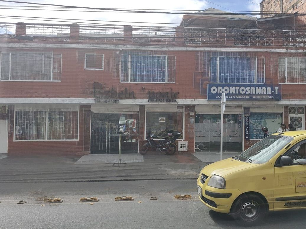 Casa de 4 alcobas en venta en El Tejar, Bogotá, 320 m² · foto 2 de 7