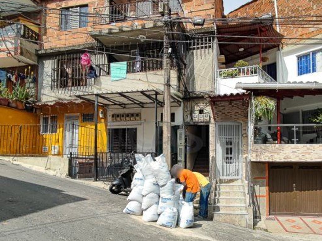 Apartamento en Arriendo con el Código 23270 en Las Violetas