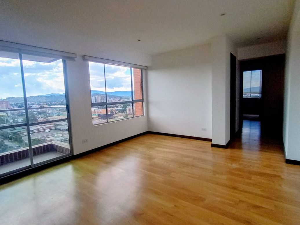 Apartamento de 3 alcobas en venta en San Antonio Nor - Occidental, Bogotá, 82 m² · foto 2 de 14