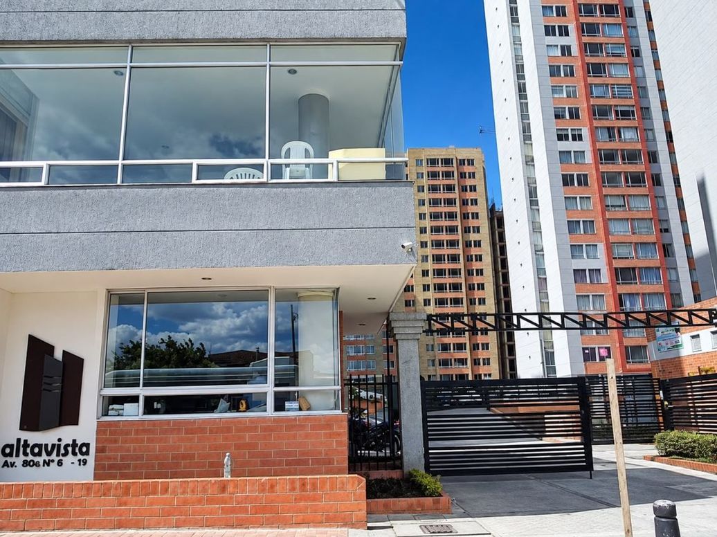 Apartamento de 3 alcobas en venta en Ciudad Techo, Bogotá, 53 m² · foto 2 de 19