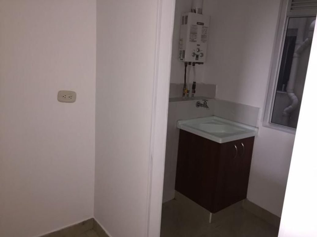 Apartamento de 3 alcobas en arriendo en Ub. La Gran Granada, Bogotá, 71 m² · foto 12 de 18