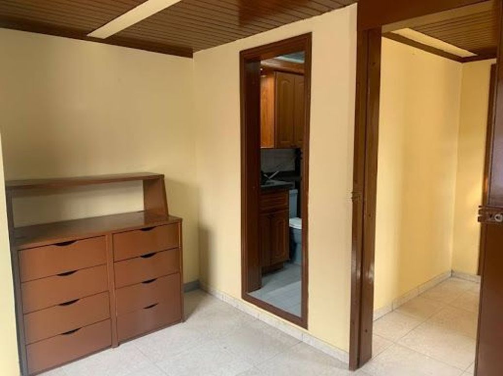 Casa de 5 alcobas en arriendo en Fontibón, Bogotá, 78 m² · foto 12 de 18