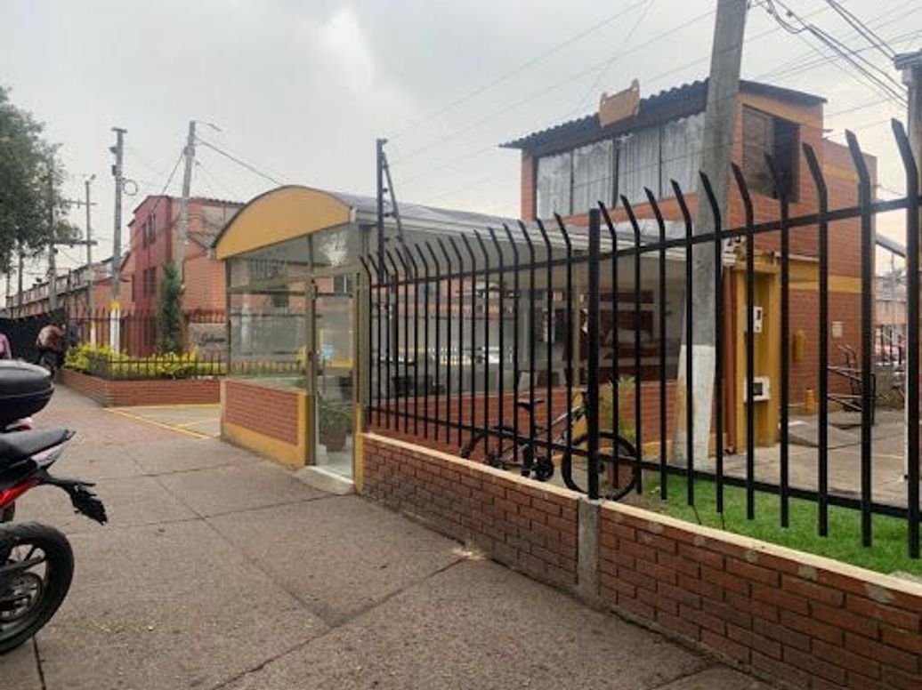Casa de 5 alcobas en arriendo en Fontibón, Bogotá, 78 m² · foto 2 de 18