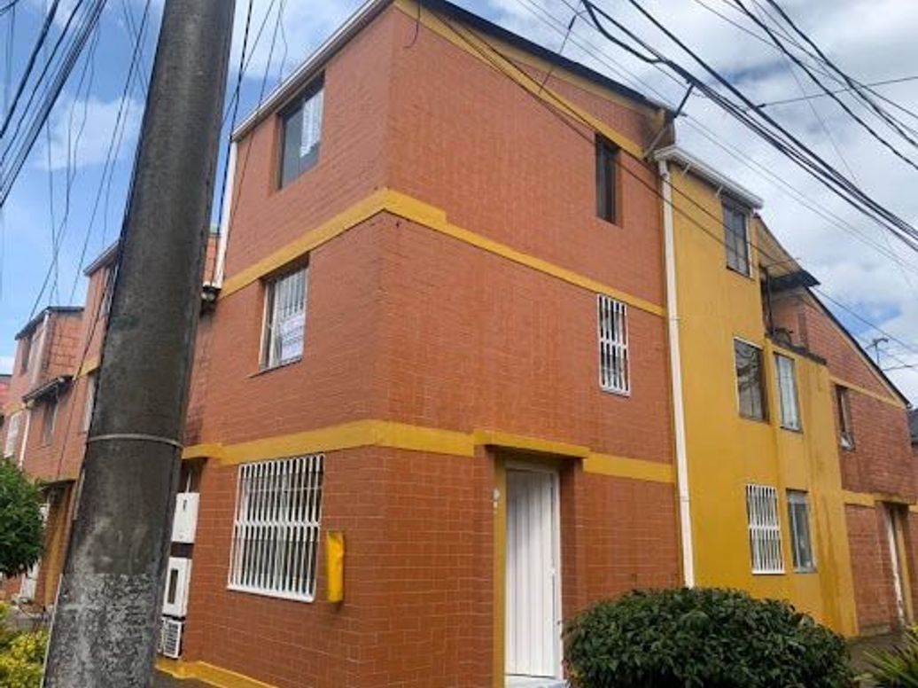 Casa de 5 alcobas en arriendo en Fontibón, Bogotá, 78 m² · foto 3 de 18