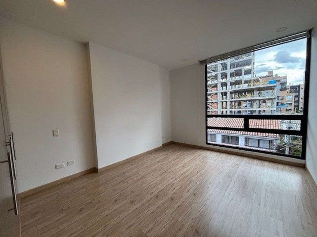 Apartamento de 1 alcoba en venta en Santa Barbara Oriental, Bogotá, 56 m² · foto 5 de 15