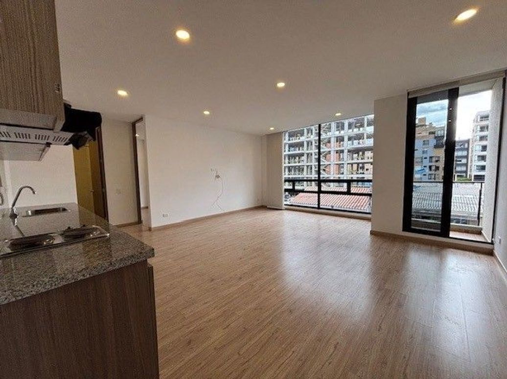 Apartamento de 1 alcoba en venta en Santa Barbara Oriental, Bogotá, 56 m² · foto 2 de 15