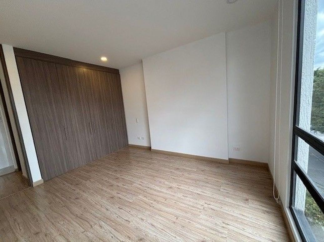 Apartamento de 1 alcoba en venta en Santa Barbara Oriental, Bogotá, 56 m² · foto 10 de 15