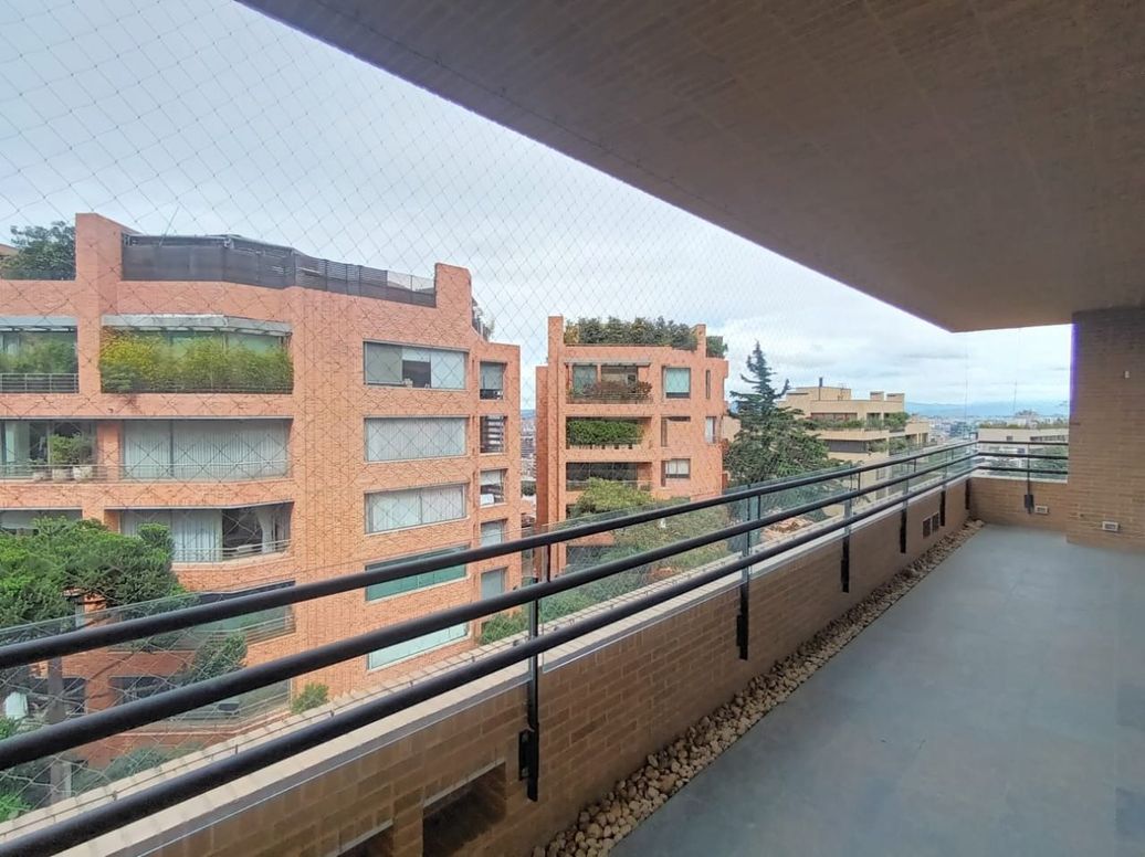 Apartamento de 3 alcobas en venta en Los Rosales, Bogotá, 319 m² · foto 4 de 20