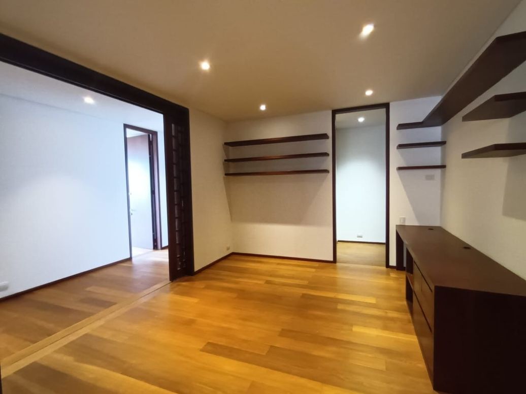 Apartamento de 3 alcobas en venta en Los Rosales, Bogotá, 319 m² · foto 5 de 20