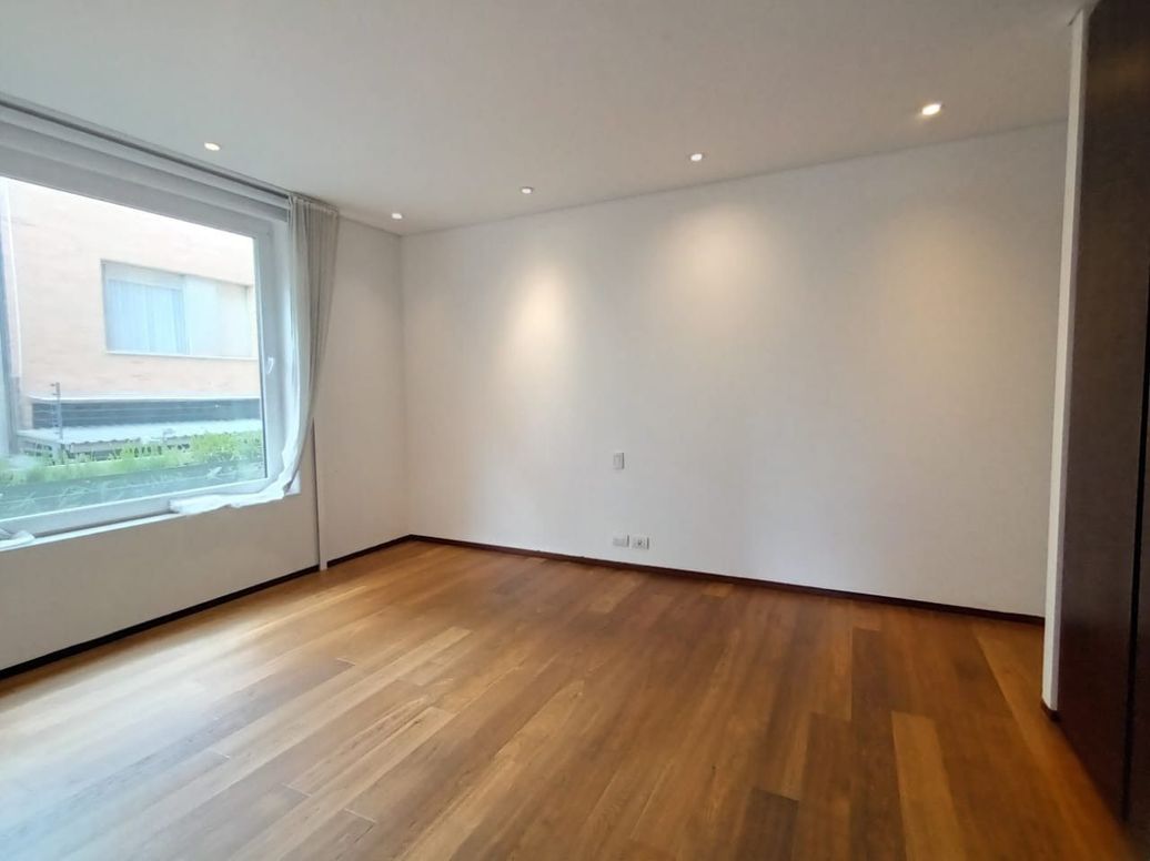 Apartamento de 3 alcobas en venta en Los Rosales, Bogotá, 319 m² · foto 13 de 20