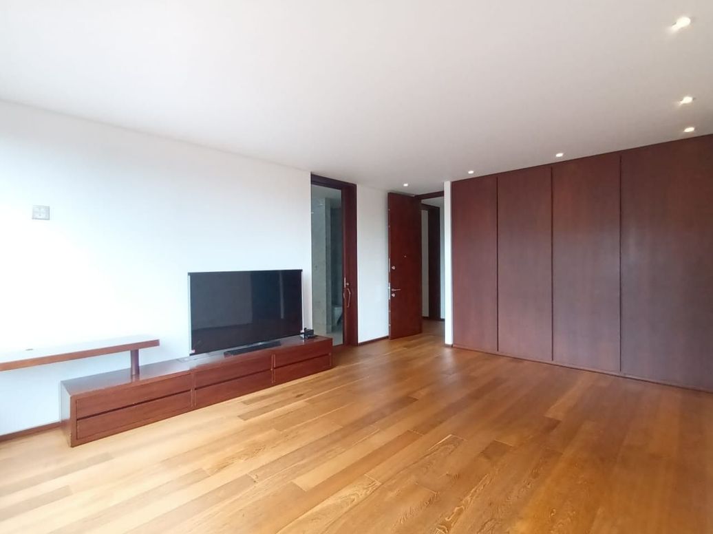 Apartamento de 3 alcobas en venta en Los Rosales, Bogotá, 319 m² · foto 15 de 20