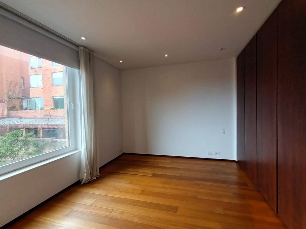Apartamento de 3 alcobas en venta en Los Rosales, Bogotá, 319 m² · foto 11 de 20