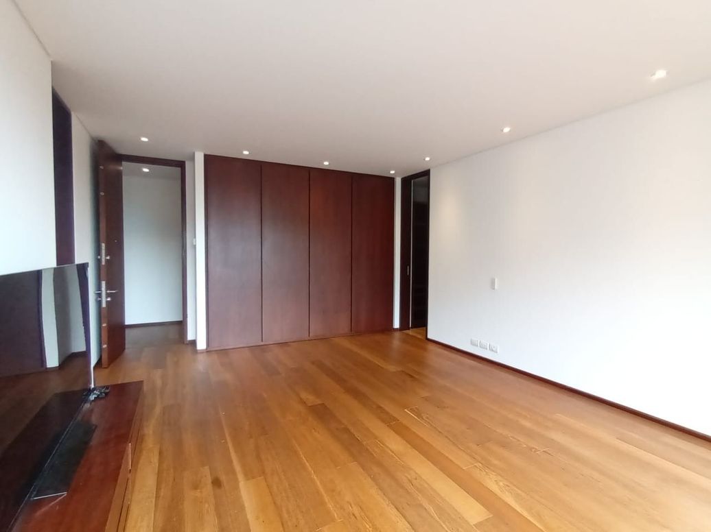 Apartamento de 3 alcobas en venta en Los Rosales, Bogotá, 319 m² · foto 16 de 20