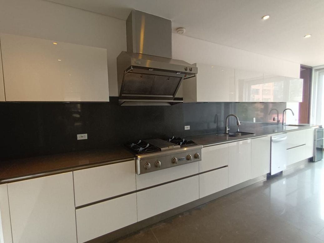 Apartamento de 3 alcobas en venta en Los Rosales, Bogotá, 319 m² · foto 8 de 20