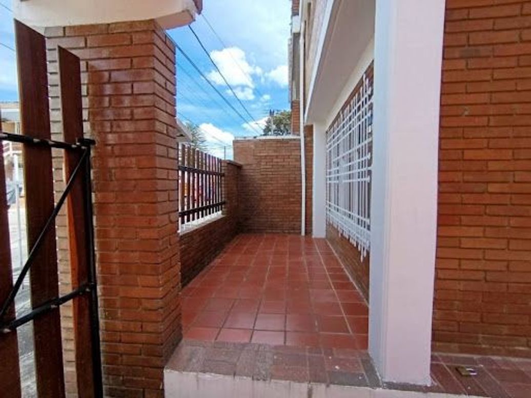 Casa de 5 alcobas en venta en Las Margaritas, Bogotá, 204 m² · foto 2 de 20