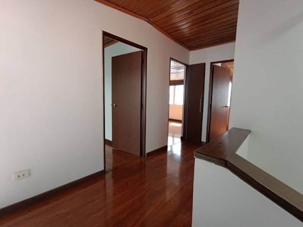 Casa de 5 alcobas en venta en Las Margaritas, Bogotá, 204 m² · foto 13 de 20