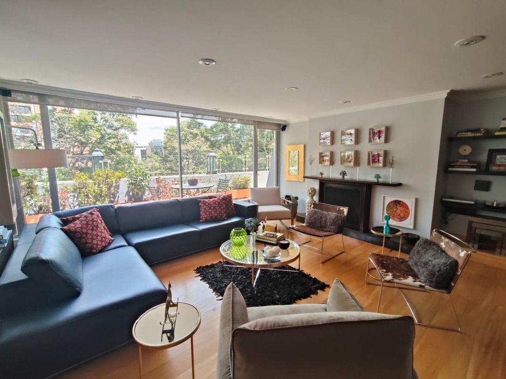 Apartamento de 3 alcobas en venta en La Cabrera, Bogotá, 313 m² · foto 2 de 20