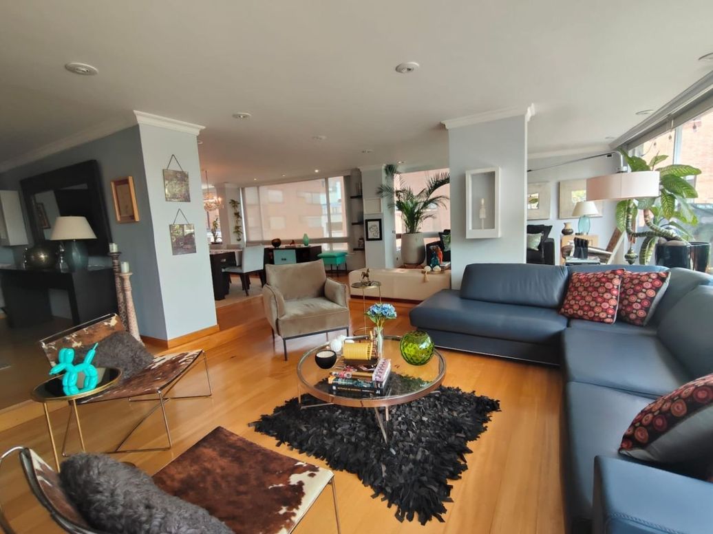 Apartamento de 3 alcobas en venta en La Cabrera, Bogotá, 313 m² · foto 3 de 20