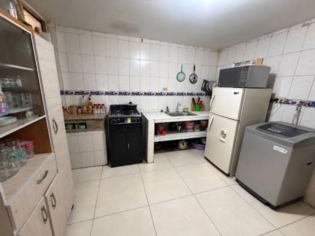 Casa de 8 alcobas en venta en La Gaitana, Bogotá, 282 m² · foto 9 de 20