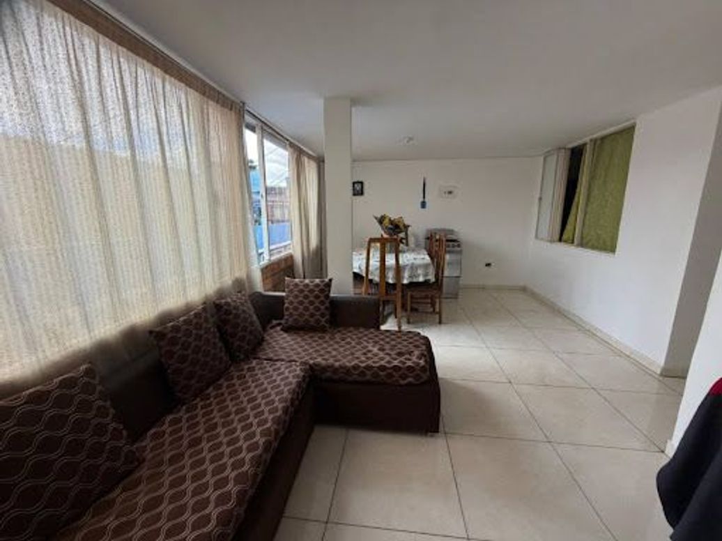 Casa de 8 alcobas en venta en La Gaitana, Bogotá, 282 m² · foto 8 de 20