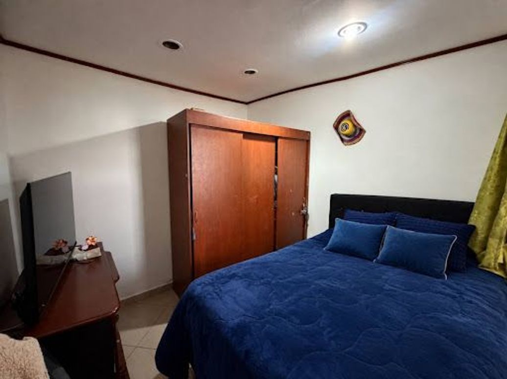 Casa de 8 alcobas en venta en La Gaitana, Bogotá, 282 m² · foto 13 de 20