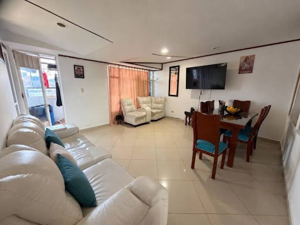 Casa de 8 alcobas en venta en La Gaitana, Bogotá, 282 m² · foto 14 de 20