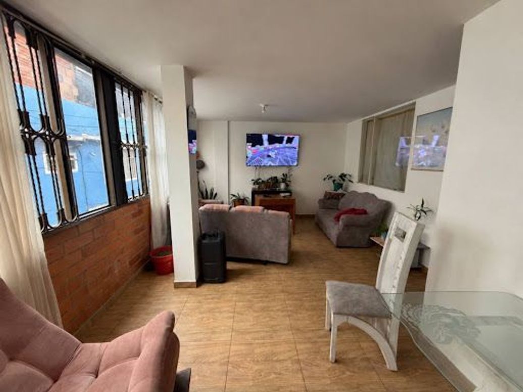 Casa de 8 alcobas en venta en La Gaitana, Bogotá, 282 m² · foto 18 de 20
