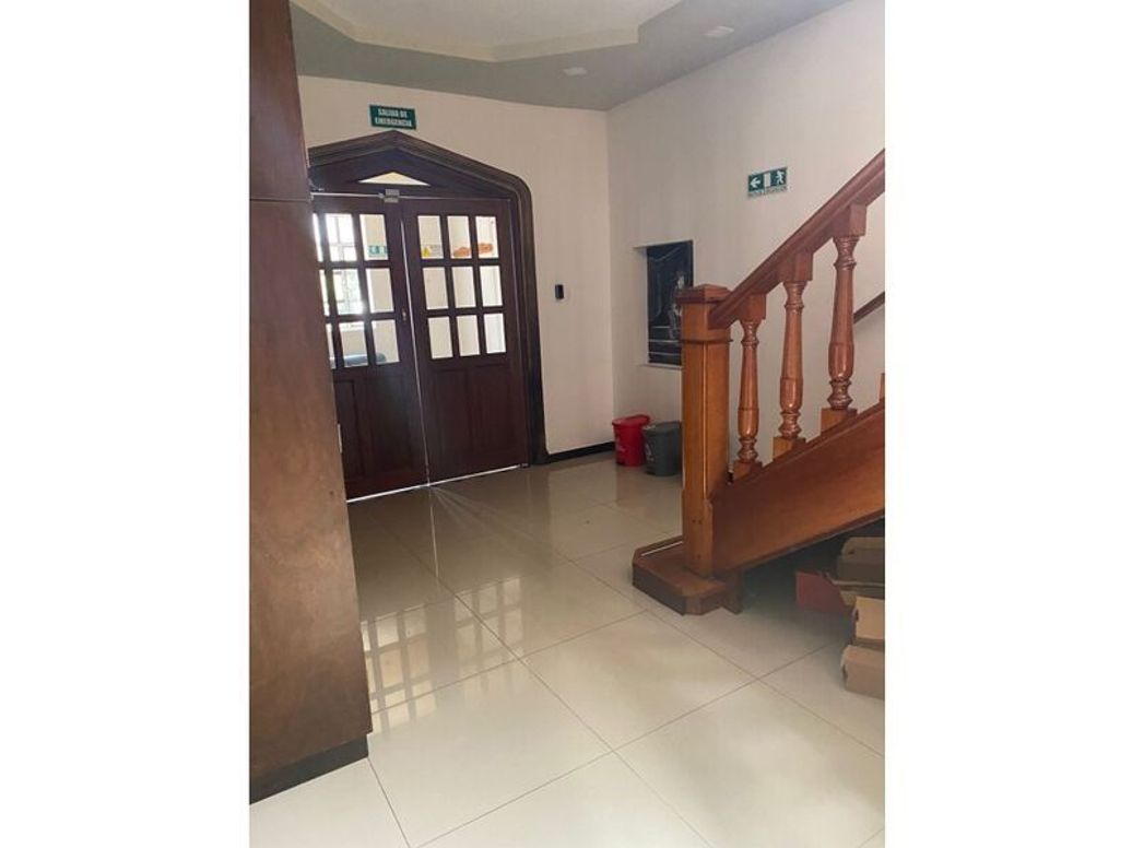 Casa de 6 alcobas en venta en Chapinero, Bogotá, 380 m² · foto 7 de 17