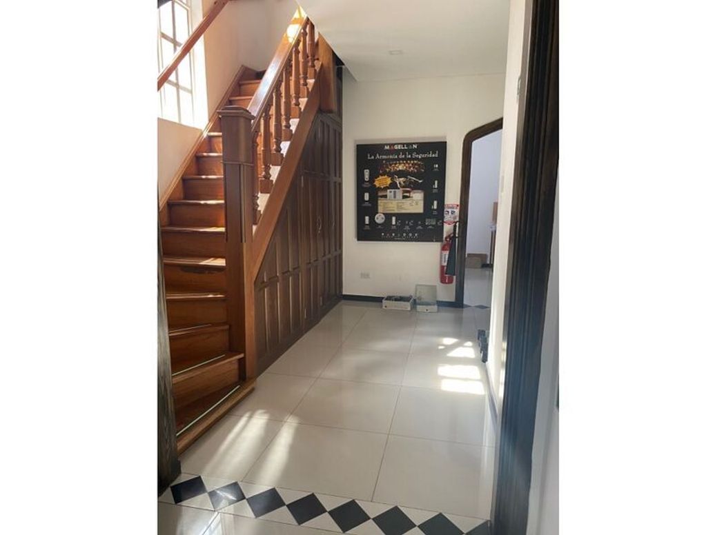 Casa de 6 alcobas en venta en Chapinero, Bogotá, 380 m² · foto 13 de 17