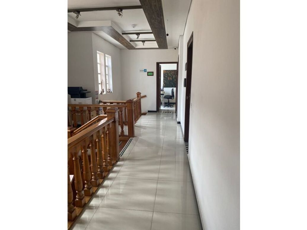 Casa de 6 alcobas en venta en Chapinero, Bogotá, 380 m² · foto 10 de 17