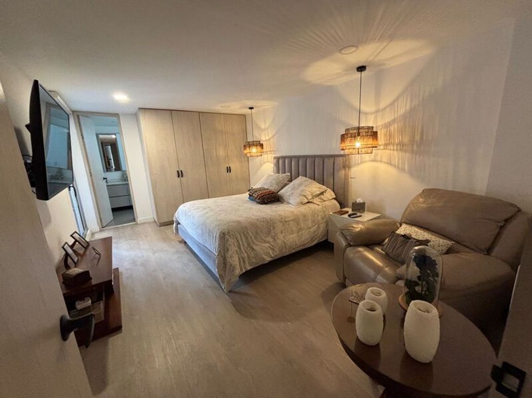 Apartamento de 2 alcobas en venta en Bella Suiza, Bogotá, 132 m² · foto 2 de 15