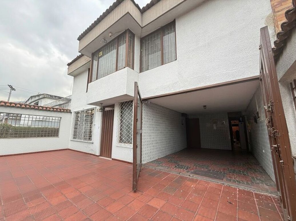 Casa de 4 alcobas en venta en Polo Club, Bogotá, 219 m² · foto 3 de 16